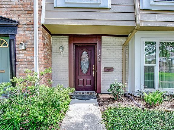 5th image of 1383 Country Place Dr