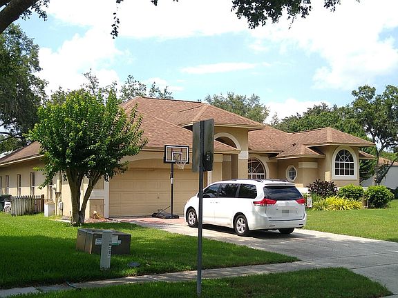 3rd image of 434 Yorkshire Dr