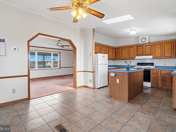 5th image of 430 Clover Ln