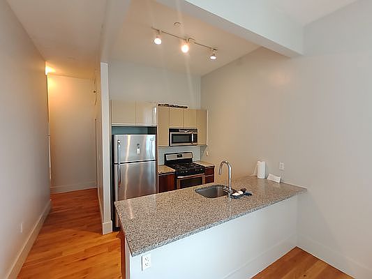 5th image of 41 Kosciuszko St #227