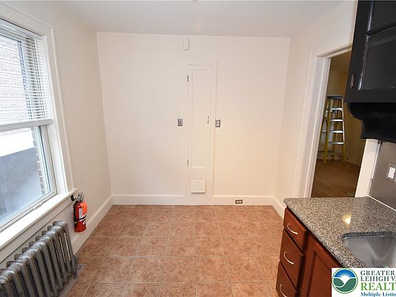 4th image of 4 Bennett Ct