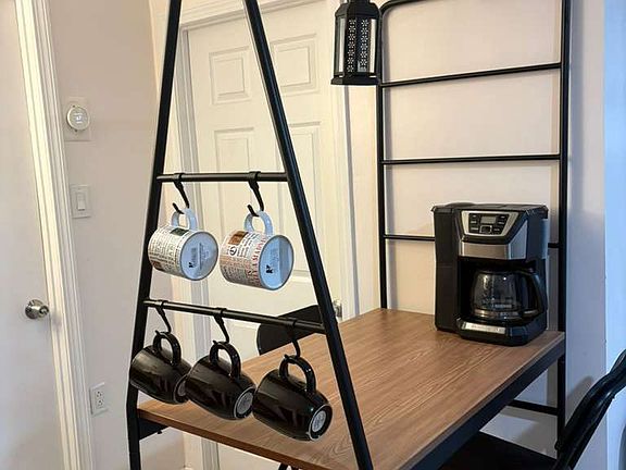 4th image of 65 Waldemar Ave #1