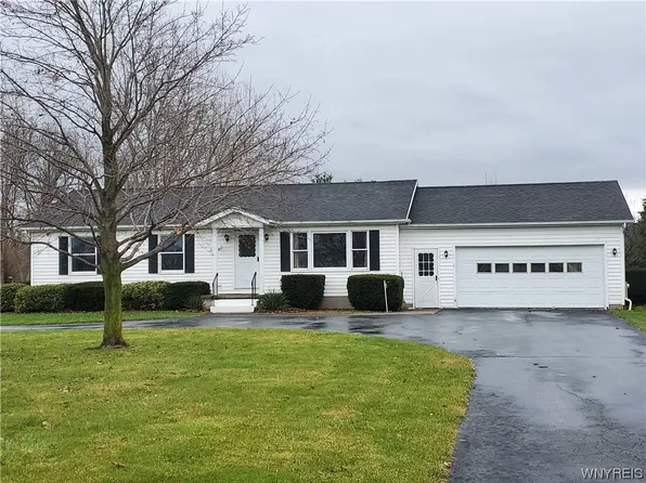 4236 Chestnut Rd, Wilson, NY 14172