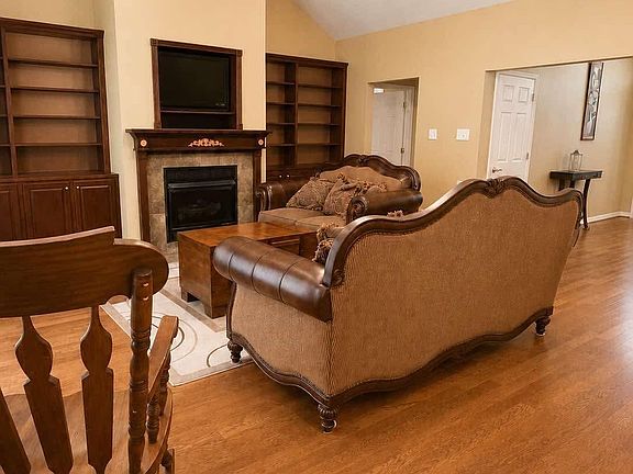 4th image of 210 Sherry Ln