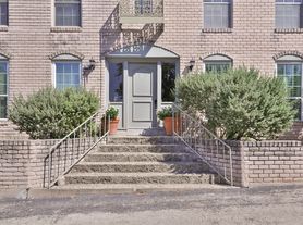 102 Ruelle Ln