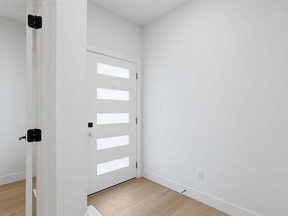 3rd image of 409 Munn Way