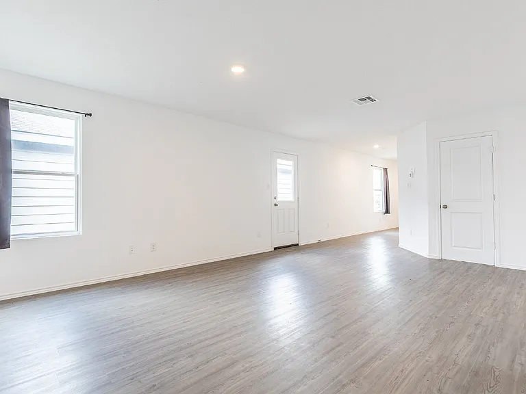 4136 Cove Fls — Photo 6
