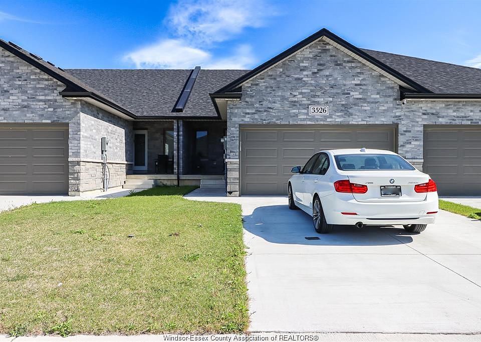 1st image of 3526 Hallee Cres