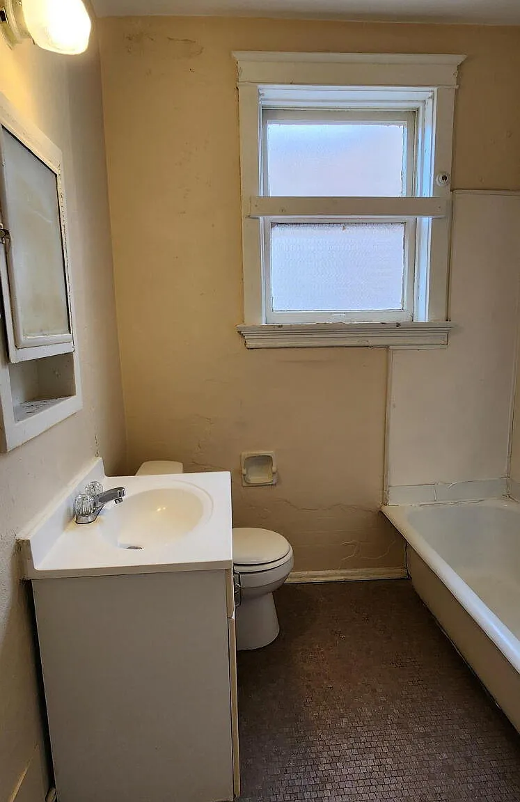 1 bed, 1.0 bath, $750 — Photo 3