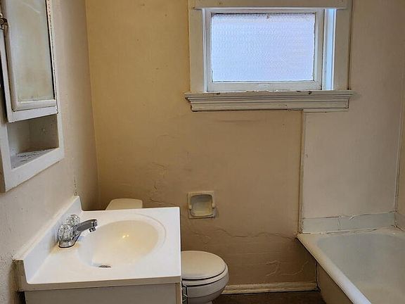 3rd image of 3702 Bates St #2F