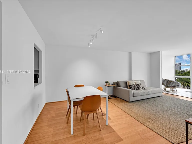 800 Parkview Dr #605 — Photo 17