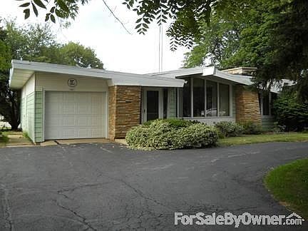Entrance
						:
						Circular drive for easy entrance!