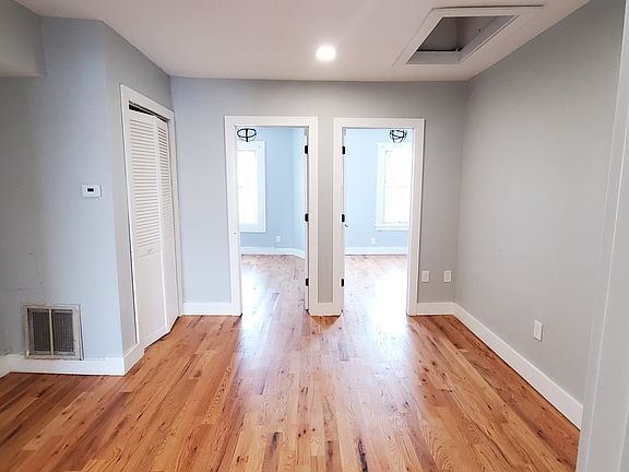 4th image of 147 Van Horne St #2E