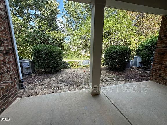 5th image of 124 Longchamp Ln