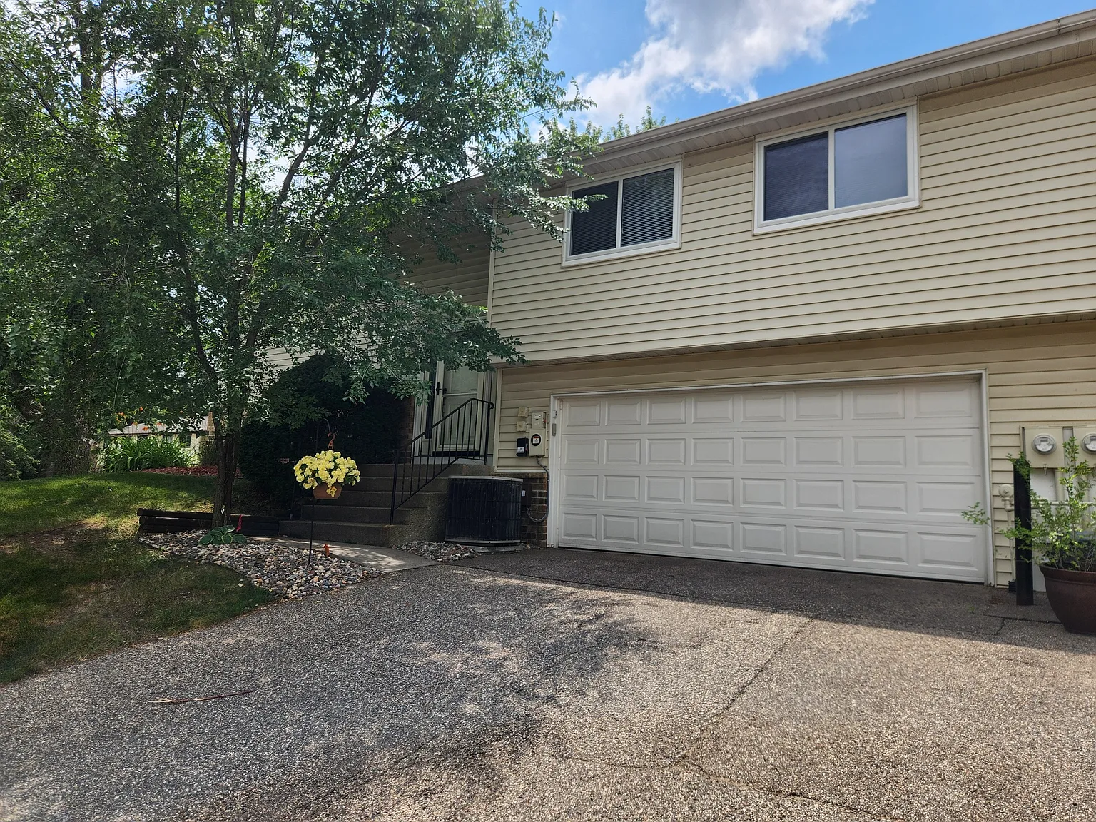 2 bed, 1322 sqft, $2,295 — Photo 1