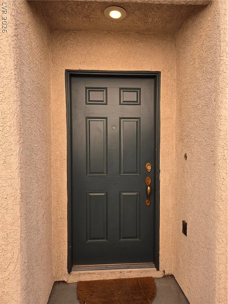3 bed, 2.0 bath, 1384 sqft, $2,200 — Photo 3