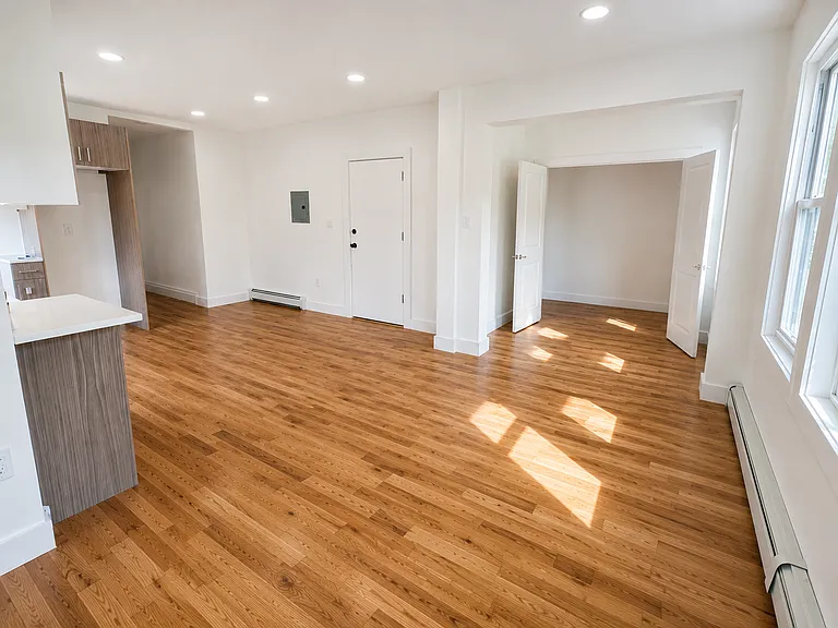 207-209 Hansbury Ave #B — Photo 7