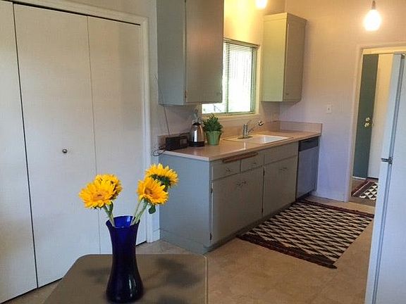 4th image of 30 Shelley Dr #Main