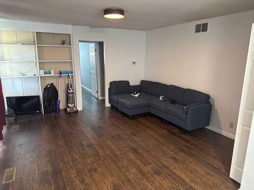 2nd image of 424 Carol Dr