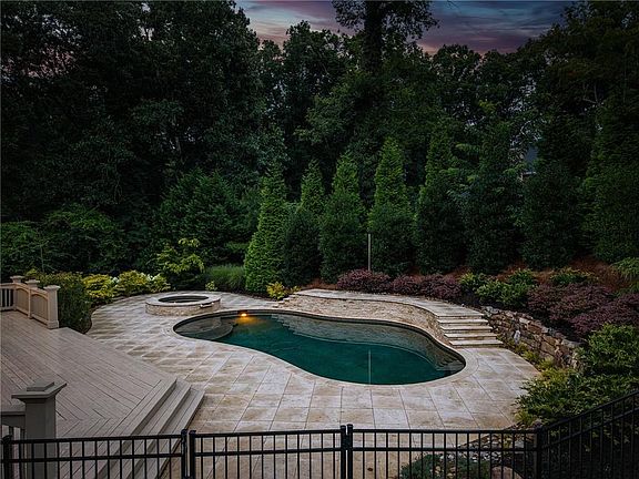 3rd image of 210 Manor Close