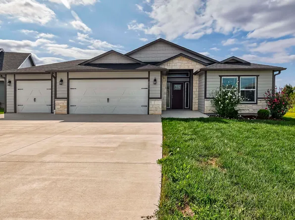 4313 SE Violet Ct, Topeka, KS 66609