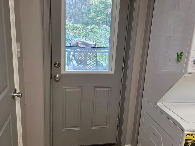 401 Stonington Rd — Photo 10
