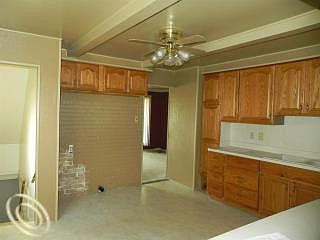 4th image of 941 Helen St