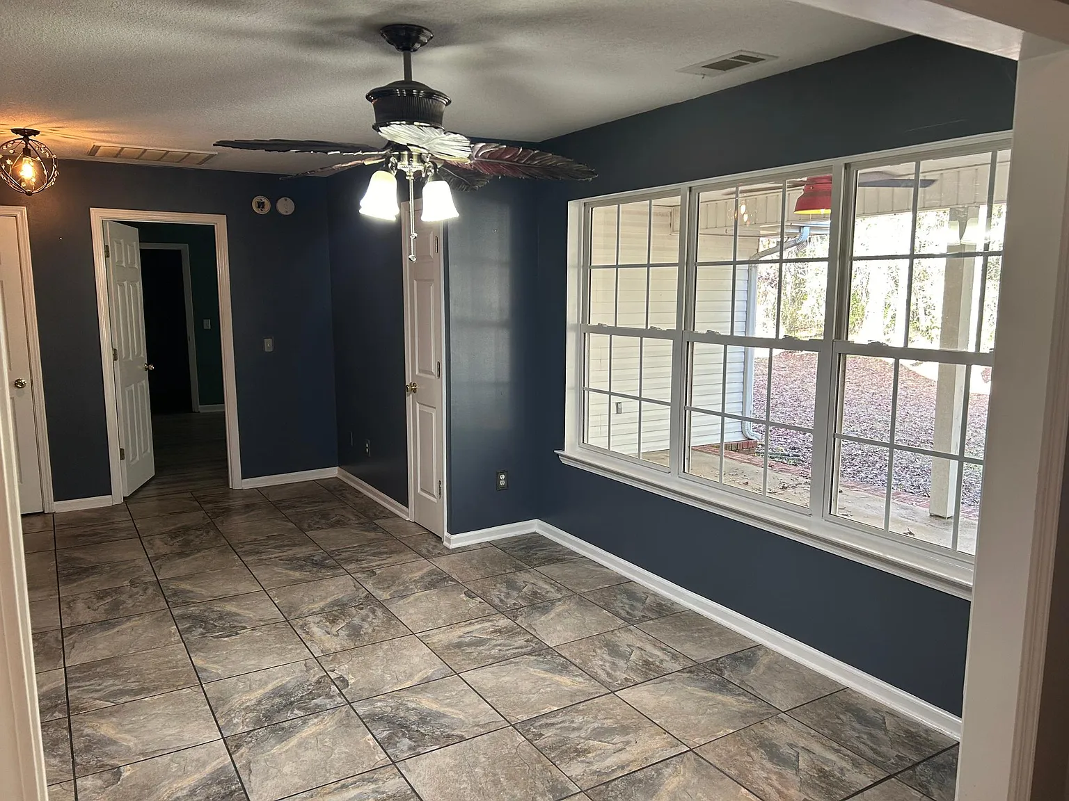 3 bed, 2121 sqft, $1,975 — Photo 4