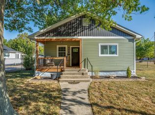 837 E Henry St, Staunton, IL 62088