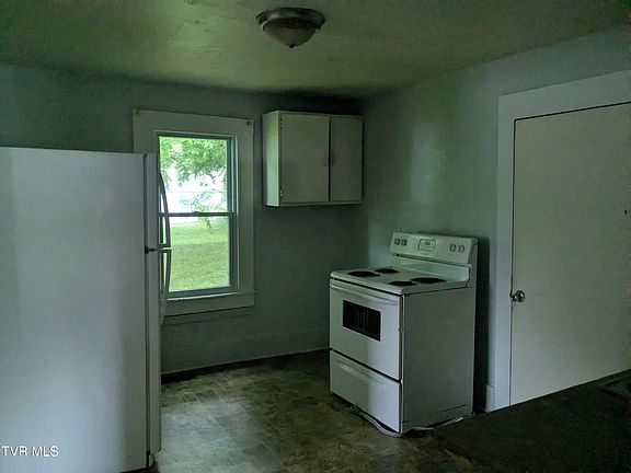 4th image of 306 Davis St