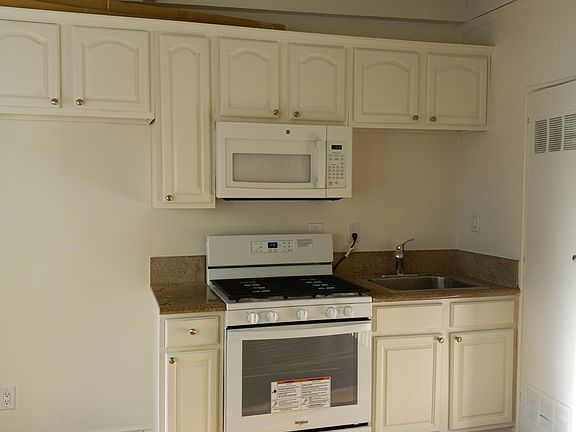 5th image of 10901 Blix St APT 18