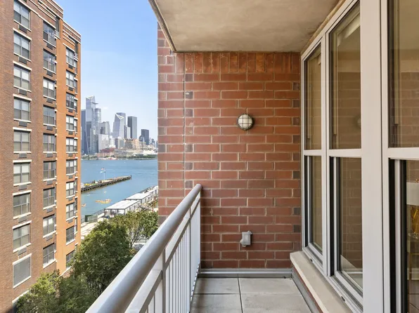 1125 Maxwell Lane image 5 of 40