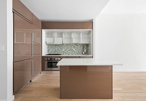 3rd image of 75 Wall St APT 21B