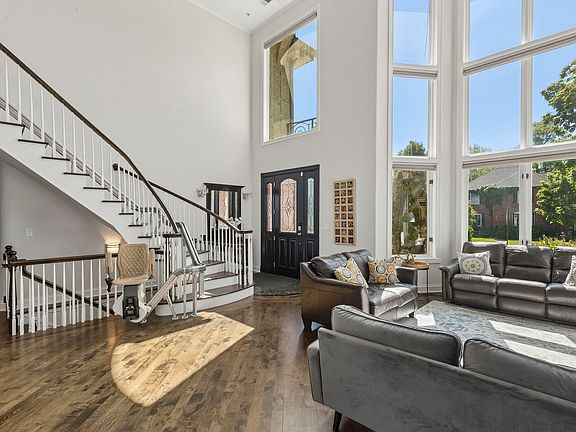 5th image of 6843 N Kilpatrick Ave