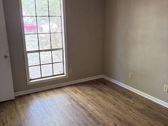 3rd image of 3791 Windermere Rd