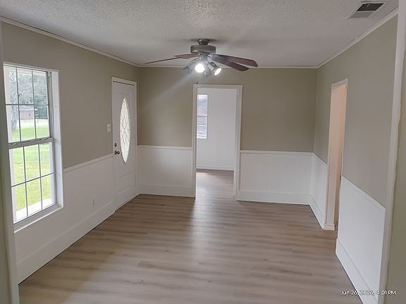 4th image of 371 Wells St