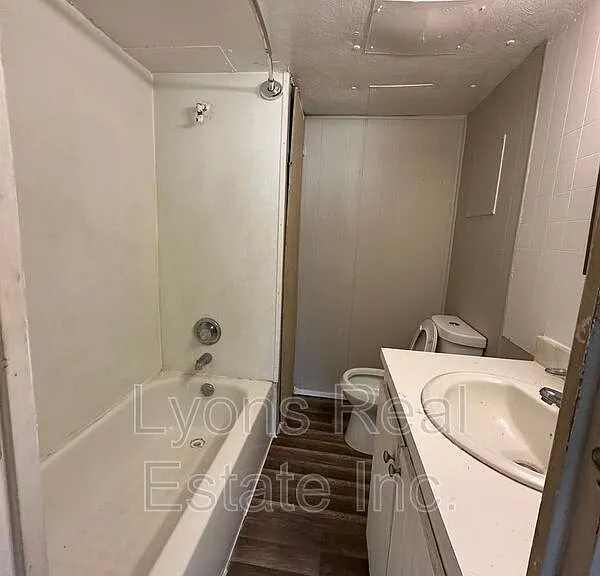 8086 Heck Dr #1A — Photo 4