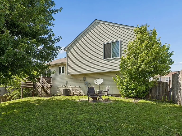 16013 Robin Dr — Photo 22