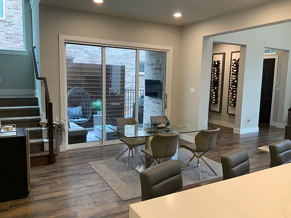 3rd image of 7109 Royal View Dr