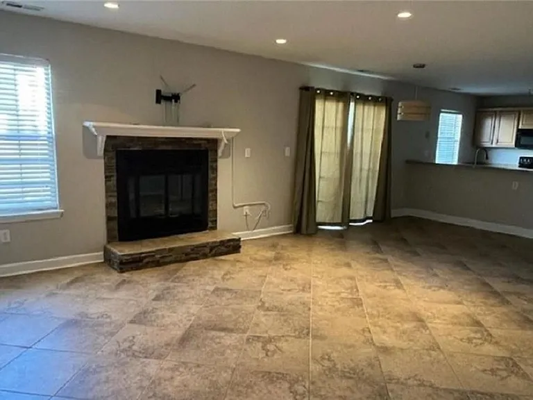315 Ferdinand Cir — Photo 2
