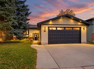 16 W Robinson Dr, Okotoks, AB T1S 1C4