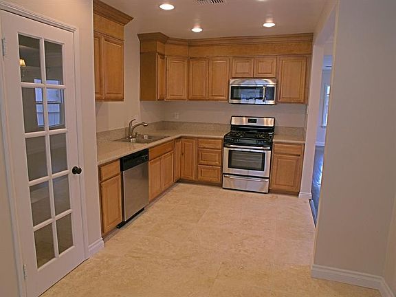 3rd image of 432 S Glenwood Pl
