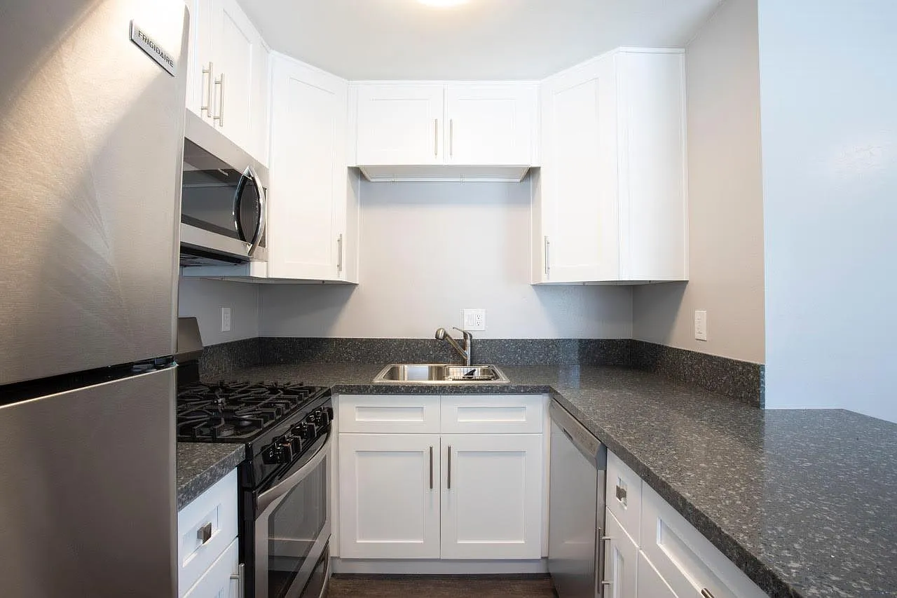 3853 Cherokee Ave — Photo 4