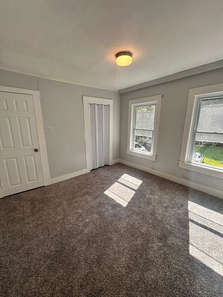 3 bed, $1,849 — Photo 2