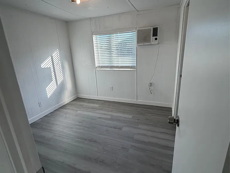 403 Avenue E — Photo 14