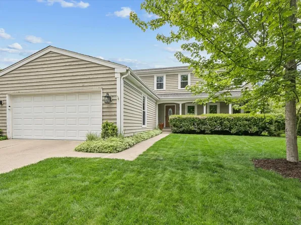 250 Wilshire Rd, Lake Forest, IL 60045