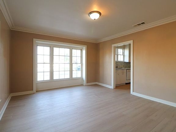 5th image of 326 E Camino Colegio