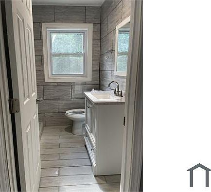 4th image of 2851 Diana Dr SW