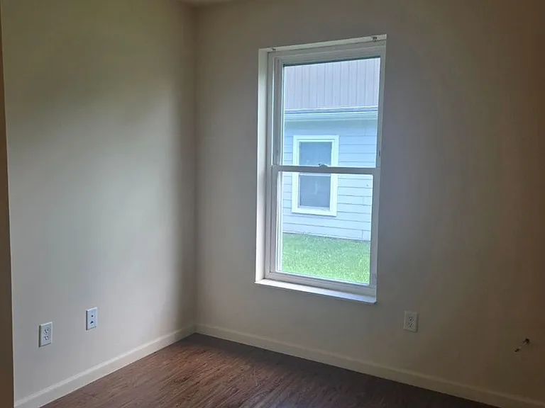 913 Gold St — Photo 5
