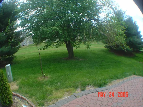 10 Miriam Ct, Dayton, NJ 08810